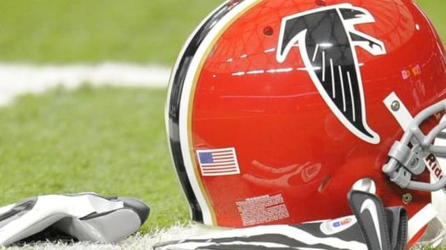 red-falcons-helmet